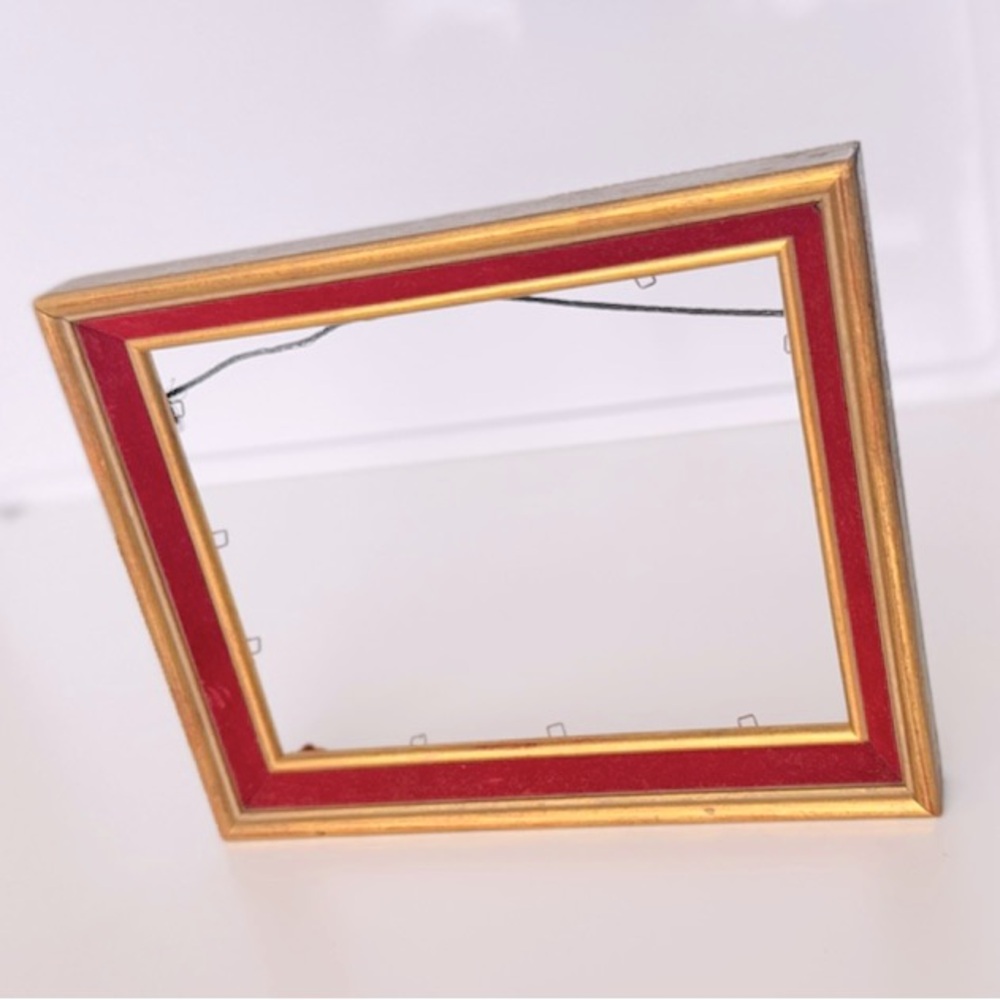 VINTAGE 5x7 Antique Wooden Red Velvet Gold Picture Frame w Wire Hanger